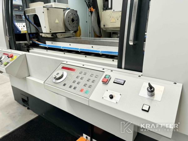 CNC Rundschleifmaschine von Präzision JONES & SHIPMAN Ultramat 650 Easy-B 90120 Gebrauchte Werkzeugmaschinen