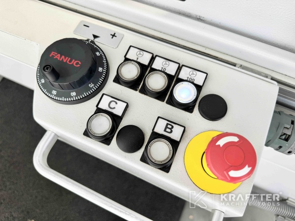 Bedienpult auf CNC Rundschleifmaschine TACCHELLA Elektra UA 1200 90114