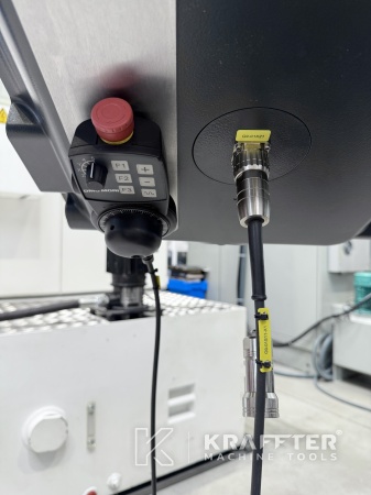 Bedienpult auf CNC Bearbeitungszentrum DMG MORI DMU 65 monoBLOCK 90170