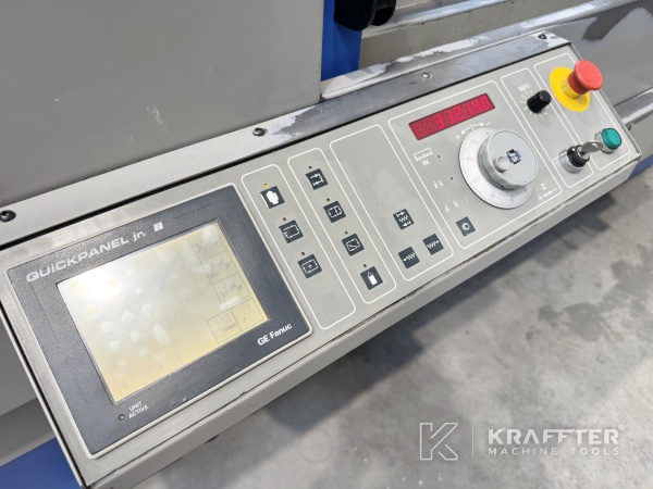 Bedienpult auf CNC Rundschleifmaschine JONES & SHIPMAN Ultramat-X 90084
