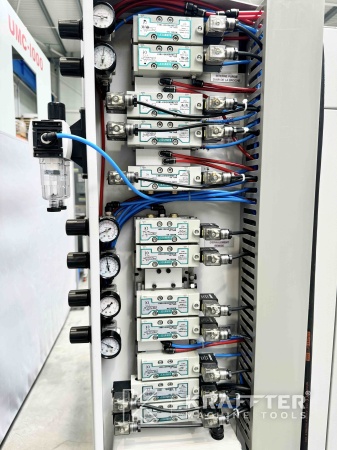 Industrielle Schaltschränke auf JONES & SHIPMAN Ultramat 650 Easy-B 90120