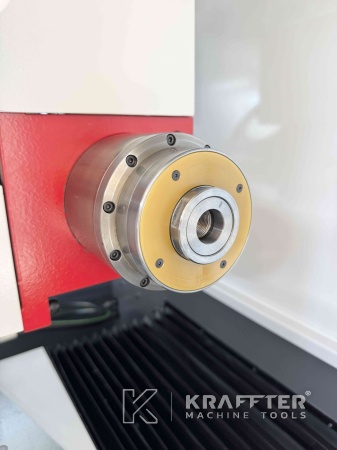 Präzisionsbearbeitung mit gebrauchten CNC Rundschleifmaschine STUDER S33 90137