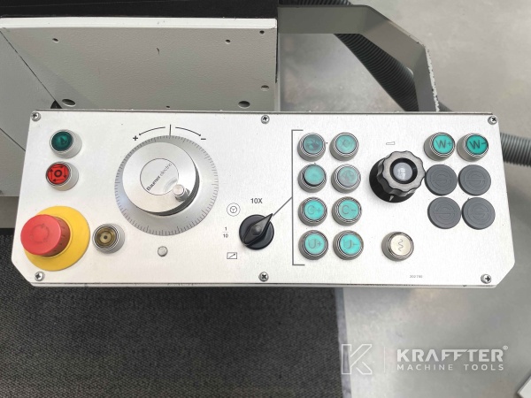Bedienpult auf Koordinatenschleifmaschine HAUSER S35-400 90064