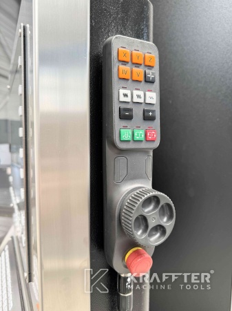 Bedienpult auf CNC Bearbeitungszentrum FAGIMA Jazz L5 AX 90102 