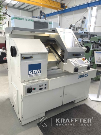 Präzisionsbearbeitung mit gebrauchten CNC Zyklendrehmaschine GDW 300 CS 90069