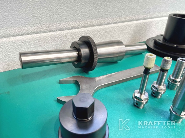 Zubehör, Ausrüstung und Werkzeuge für CNC Rundschleifmaschine GER C-1000 CNC 90088