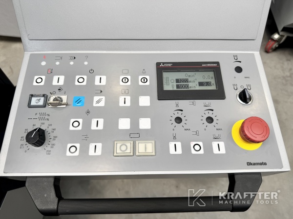 Bedienpult auf CNC Flachschleifmaschine OKAMOTO ACC42 SA-iQ 90152